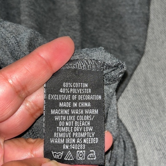 Beautiful Giant Aztec Knit
Geomtric Pocket Mens
Large Short Sleeve Gray T - Picture 7 of 8